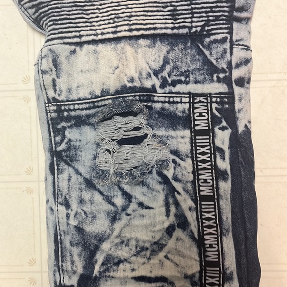 Red Ape Size 40X30 - Picture 10 of 13